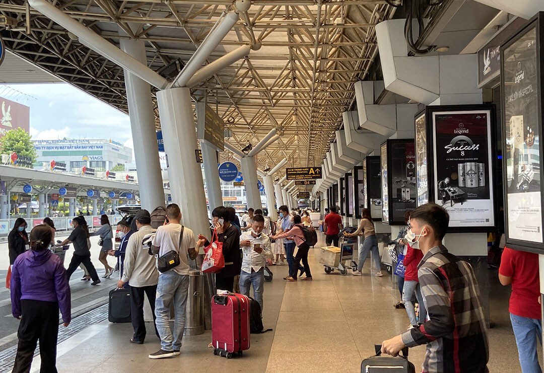 Có rất nhiều sự lựa chọn di chuyển từ đến và rời khỏi sân bay Hồng Kiều